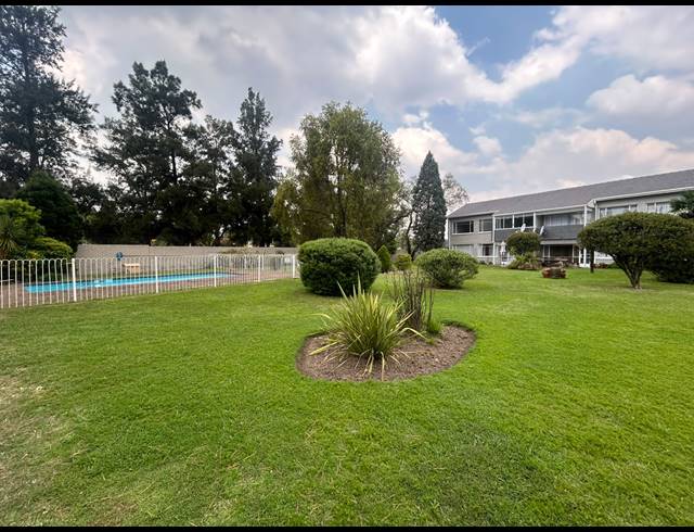 2 BEDROOM FLAT TO LET IN THREE RIVERS